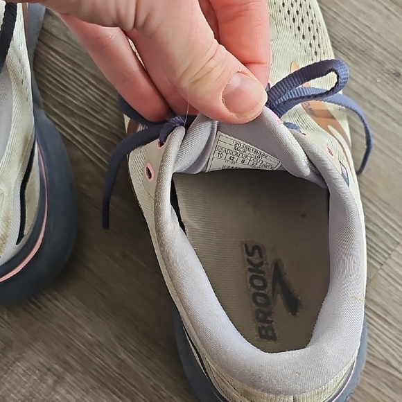 Brooks Women's Sneakers - Light Blue, Purple, And Pink. - Picture 4 of 6